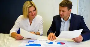 Yrittäjän YEL vs palkansaajan TyEL – Eläkemaksujen vertailu 2026