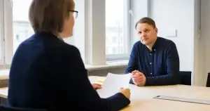 Palkkaneuvottelu virheet ja sudenkuopat – vältä nämä 10 yleisintä virhettä
